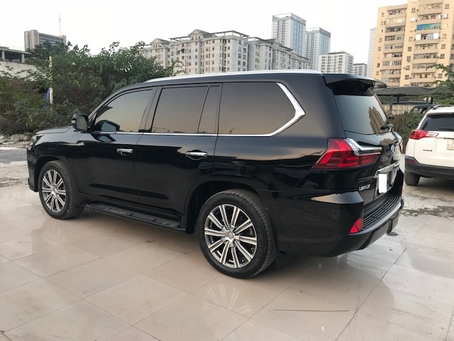 Lexus LX 570 2016 - Bán Lexus LX570 màu đen sản xuất 2016 đăng ký 2016, một chủ từ đầu, xe đi giữ gìn rất mới