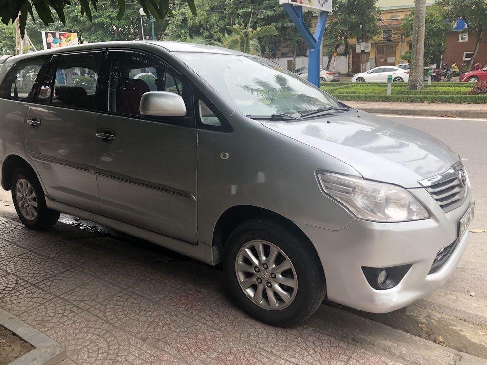 Toyota Innova 2013 - Cần bán gấp Toyota Innova sản xuất 2013, giá 390tr