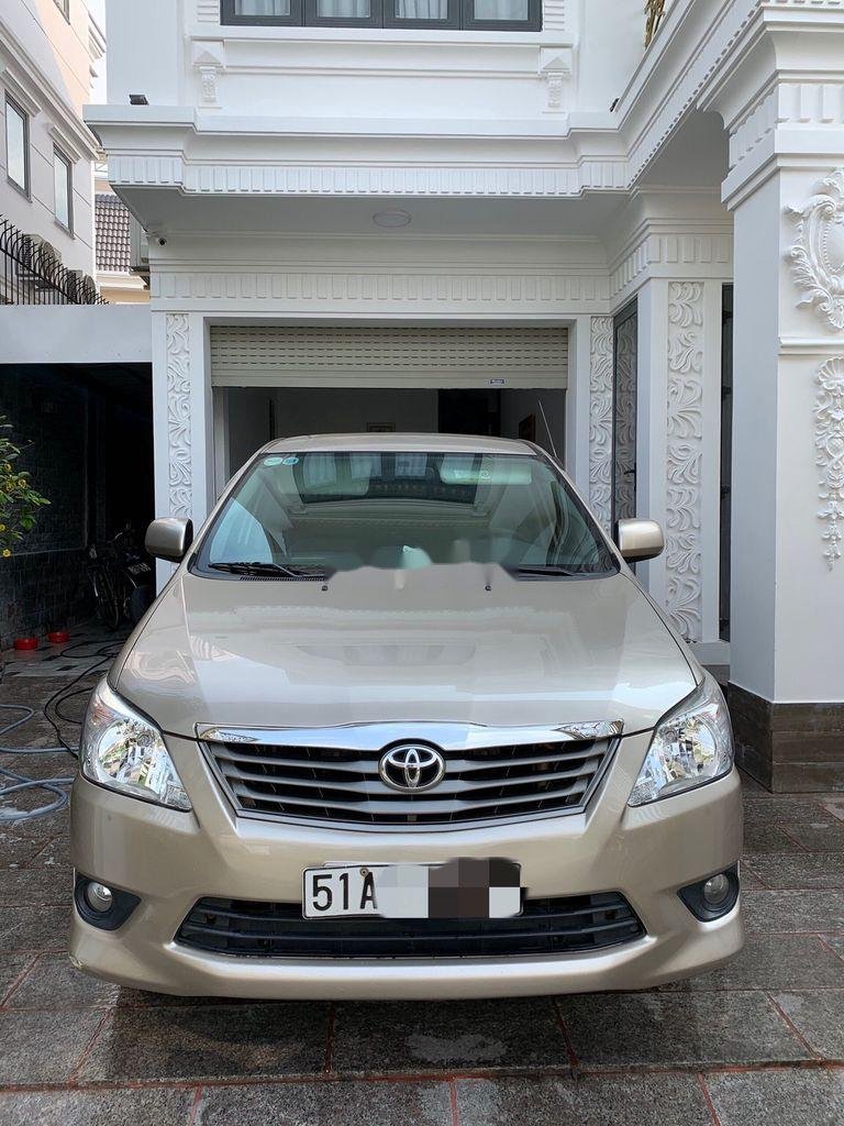 Toyota Innova   2013 - Cần bán lại xe Toyota Innova năm 2013, số sàn, giá 420tr