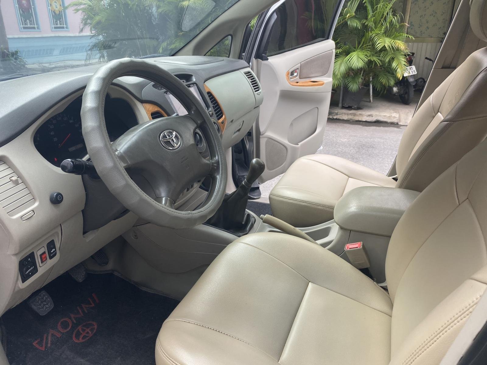 Toyota Innova     2012 - Bán Toyota Innova sản xuất 2012, giá tốt