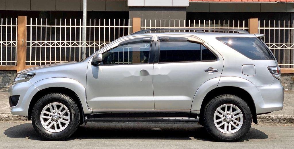 Toyota Fortuner   V    2013 - Cần bán Toyota Fortuner V đời 2013, màu bạc, giá chỉ 560 triệu