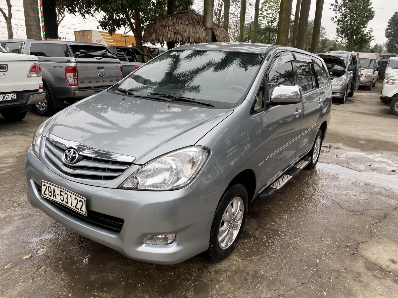 Toyota Innova 2012 - Bán ô tô Toyota Innova sản xuất 2012, màu bạc, gia hấp dẫn