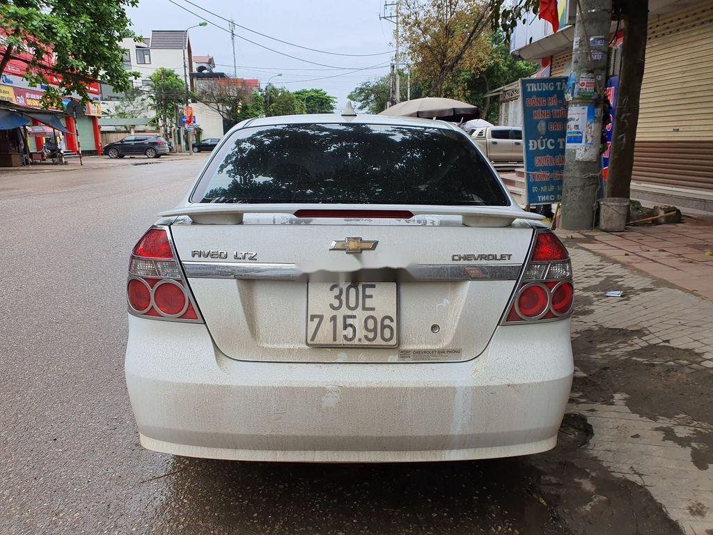 Chevrolet Aveo    2017 - Bán Chevrolet Aveo đời 2017, màu trắng chính chủ, giá chỉ 318 triệu