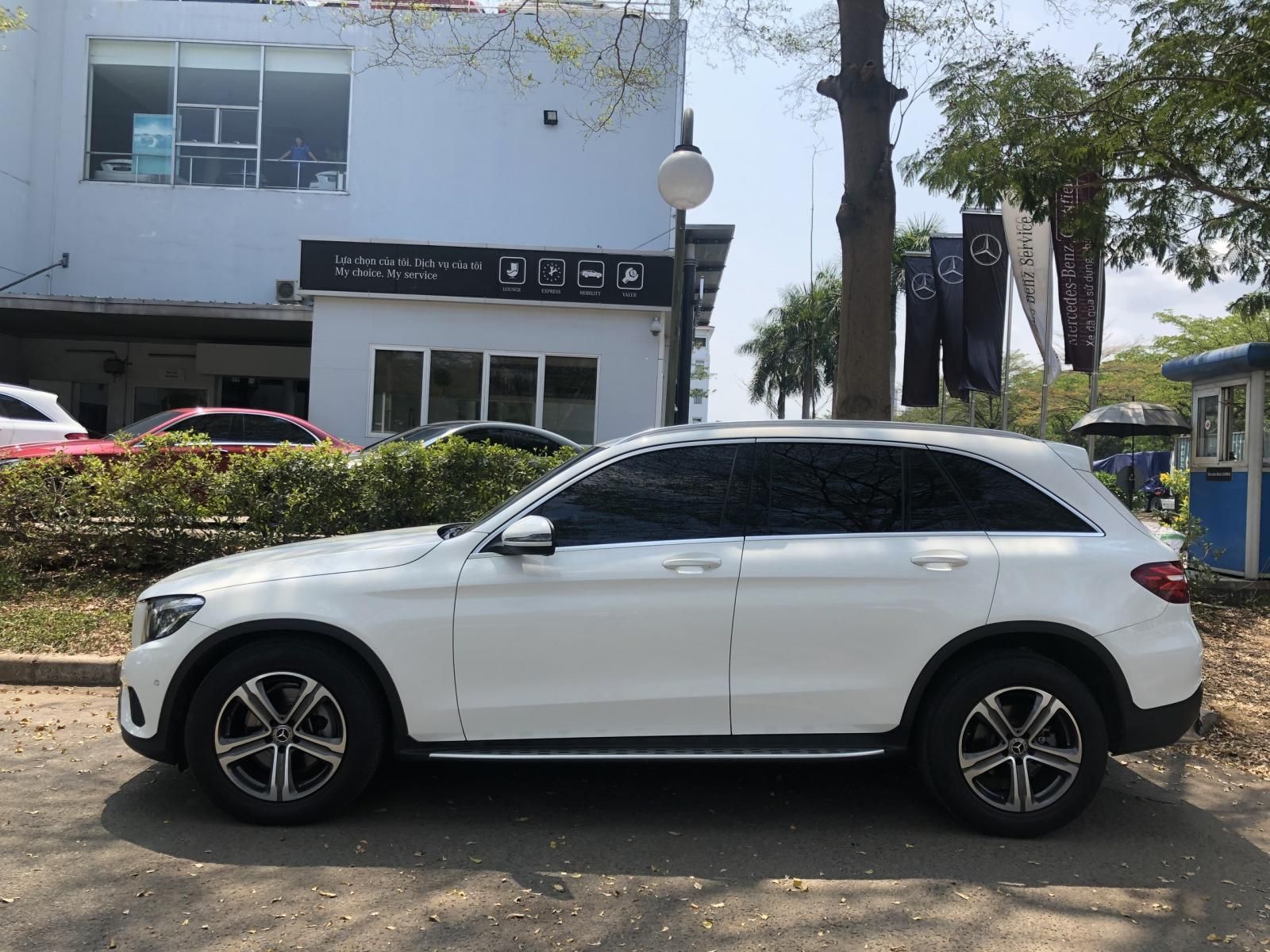 Mercedes-Benz GLC-Class GLC 200 2019 - Bán xe siêu lướt: Mercedes GLC 200 đời 2019, màu trắng