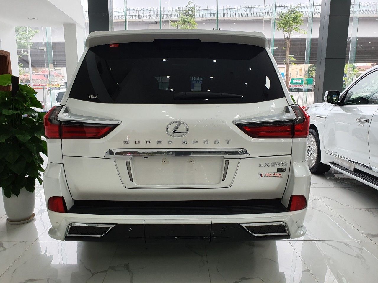 Lexus LX 570 2018 - Cần bán Lexus LX 570 sản xuất 2018, màu trắng, xe nhập