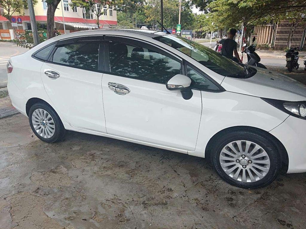 Ford Fiesta     2011 - Cần bán xe Ford Fiesta năm sản xuất 2011, màu trắng giá cạnh tranh