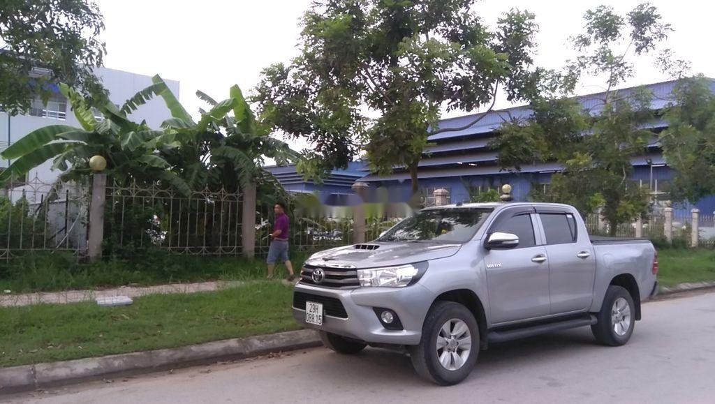 Toyota Hilux      2015 - Cần bán Toyota Hilux sản xuất 2015 còn mới