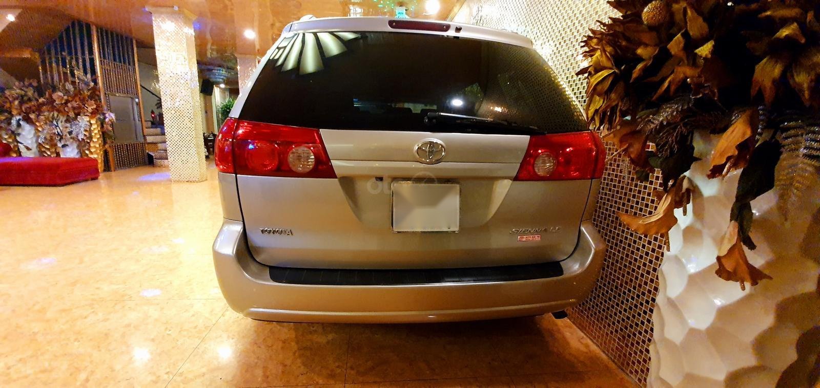 Toyota Sienna LE 2008 - Cần bán xe Toyota Sienna LE sản xuất năm 2008, màu vàng cát, số tự động