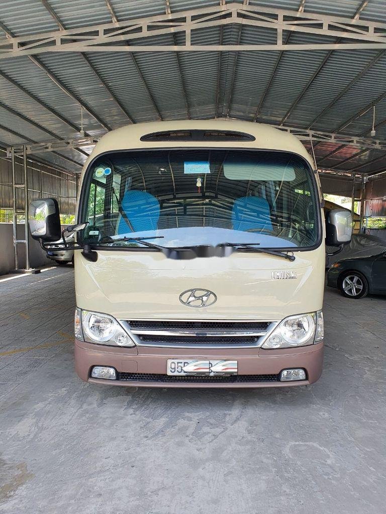 Hyundai County   2015 - Bán Hyundai County năm sản xuất 2015, màu kem (be) mới chạy 162.000 km