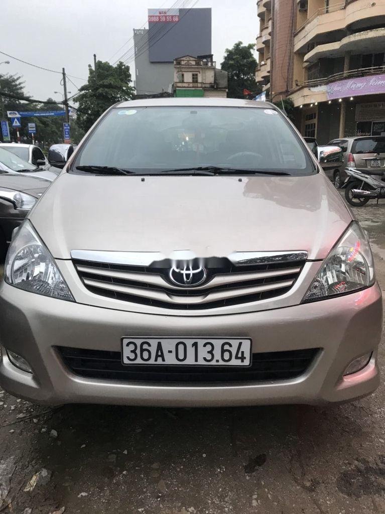 Toyota Innova 2011 - Bán ô tô Toyota Innova sản xuất năm 2011 xe gia đình