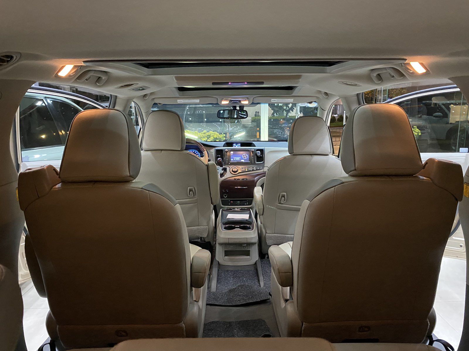 Toyota Sienna 2014 - Auto Minh Luân cần bán xe Toyota Sienna đời 2014, màu vàng cát