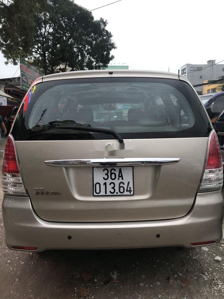 Toyota Innova 2011 - Bán ô tô Toyota Innova sản xuất năm 2011 xe gia đình