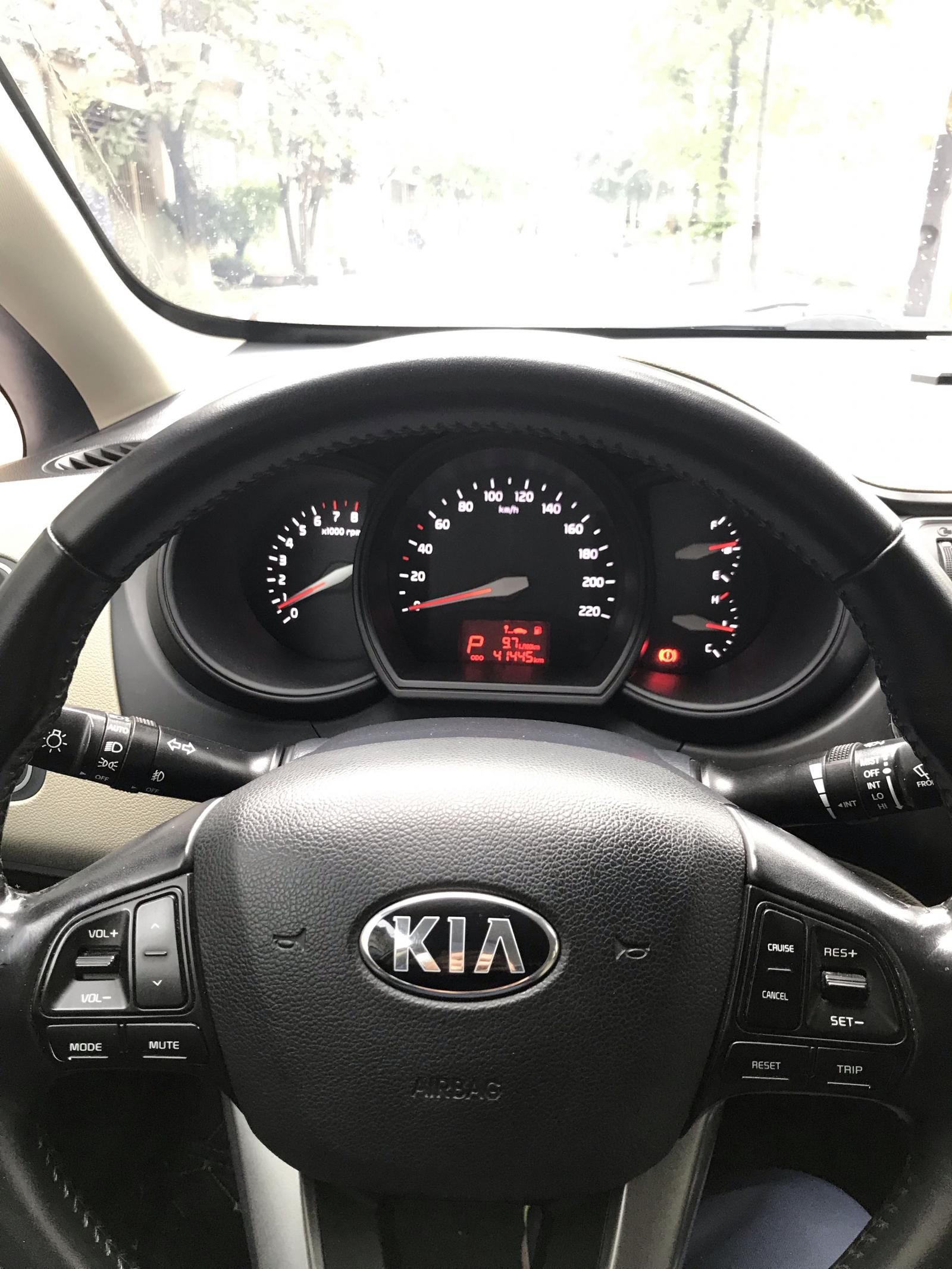 Kia Rio 2015 - Bán Kia Rio đời 2015, màu trắng, nhập khẩu nguyên chiếc