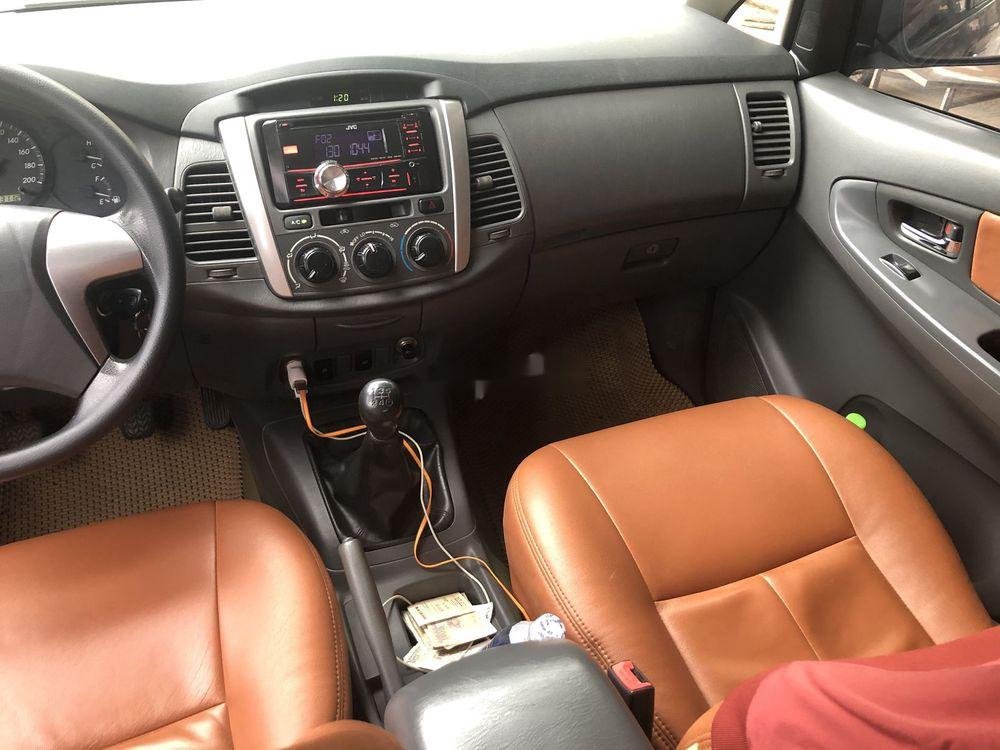 Toyota Innova 2013 - Cần bán gấp Toyota Innova sản xuất 2013, giá 390tr