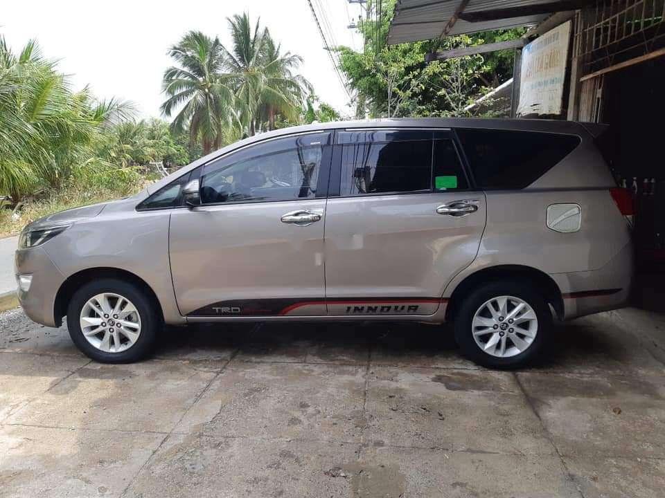 Toyota Innova 2018 - Cần bán Toyota Innova MT sản xuất năm 2018 số sàn