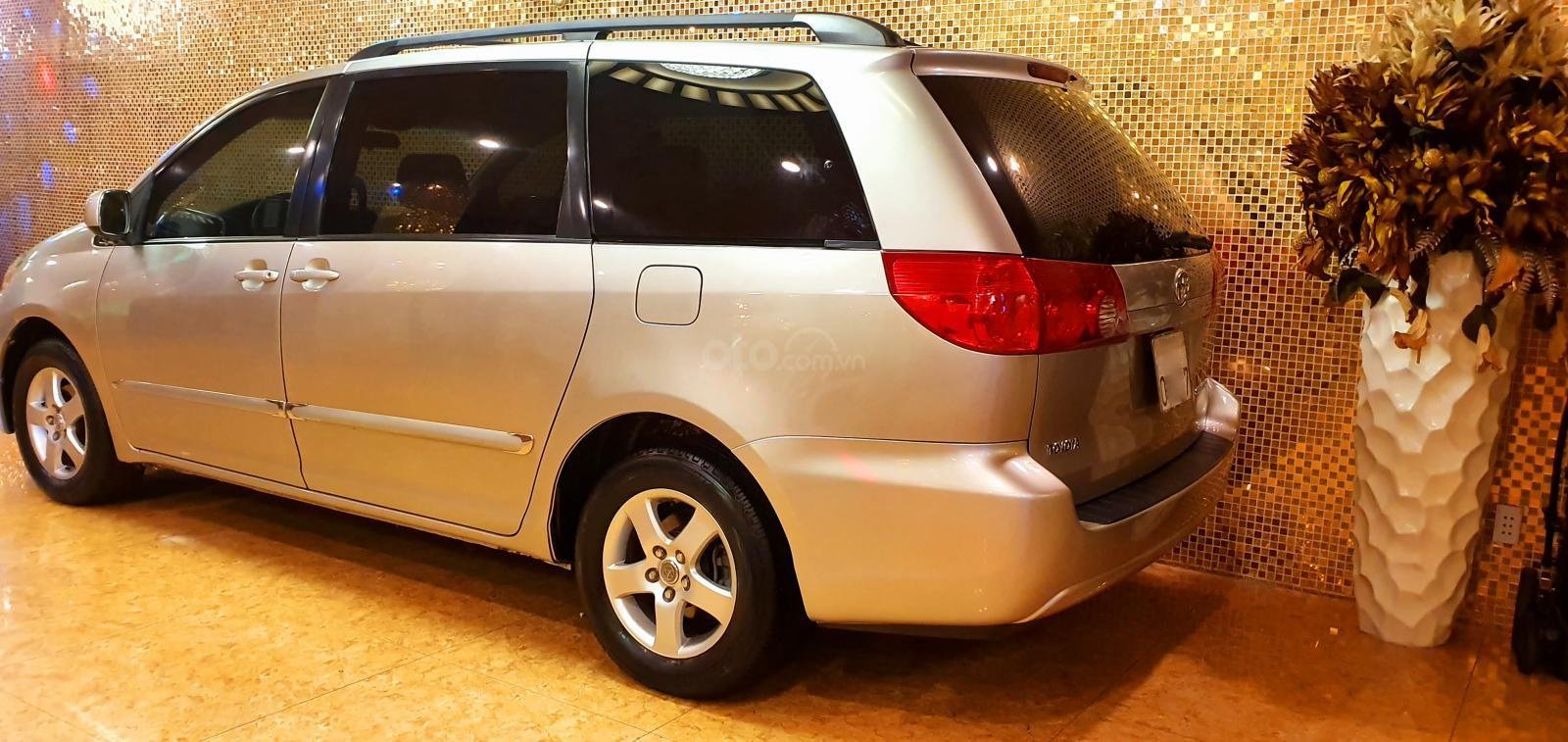 Toyota Sienna LE 2008 - Cần bán xe Toyota Sienna LE sản xuất năm 2008, màu vàng cát, số tự động