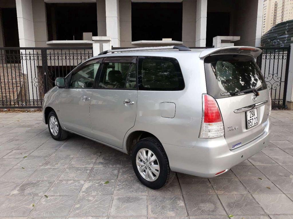 Toyota Innova 2010 - Bán Toyota Innova 2.0G năm 2010, màu bạc chính chủ