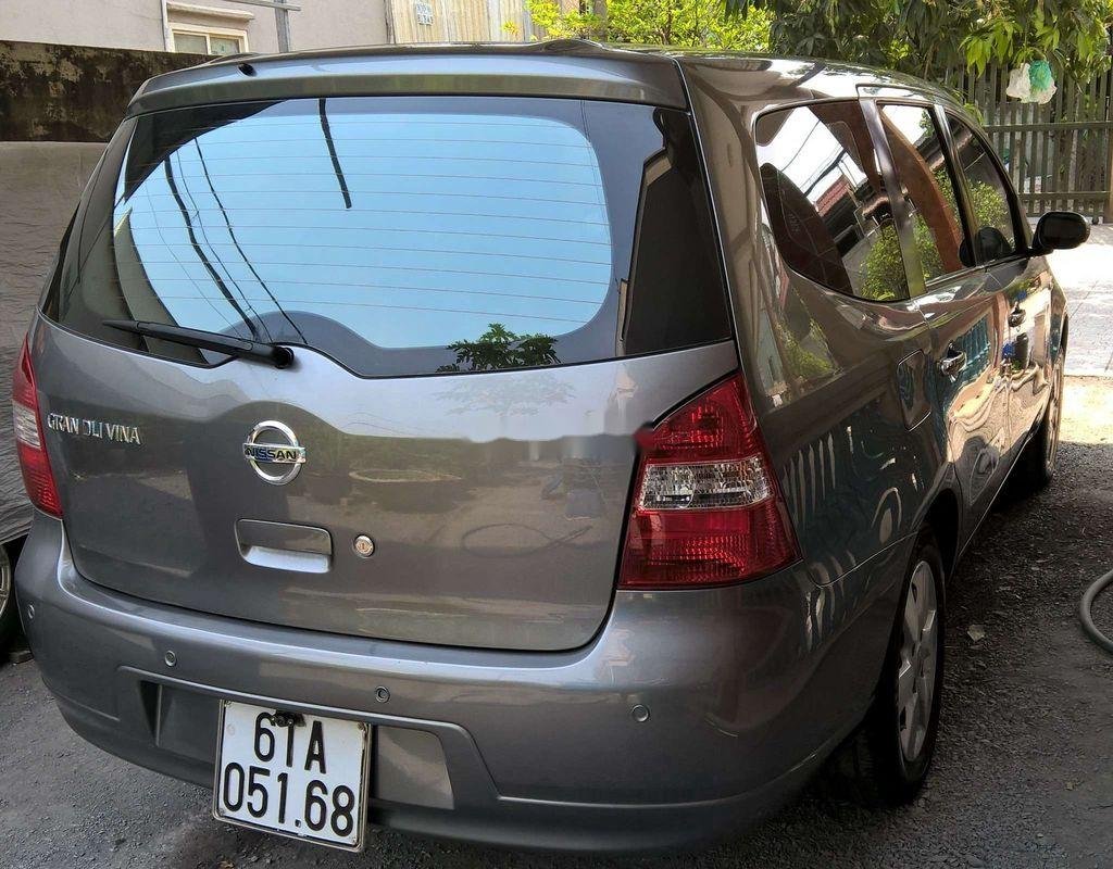 Nissan Grand livina 2011 - Cần bán Nissan Grand livina đời 2011, màu xám, nhập khẩu nguyên chiếc