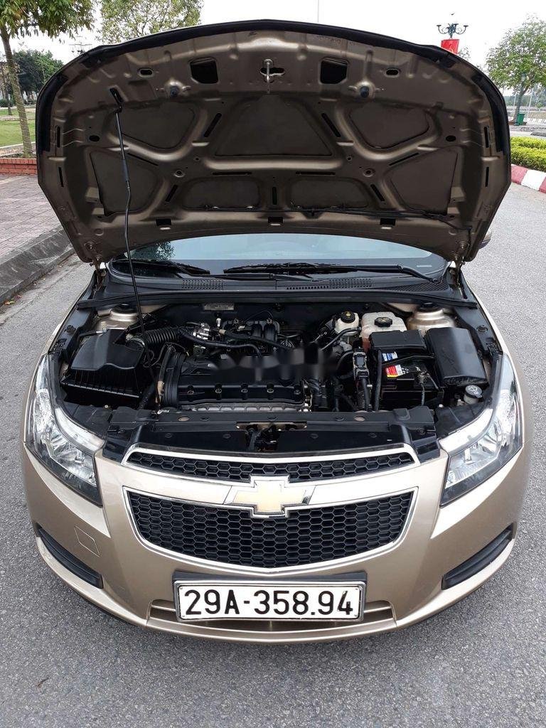 Chevrolet Cruze 2011 - Cần bán lại xe Chevrolet Cruze sản xuất năm 2011, màu vàng cát