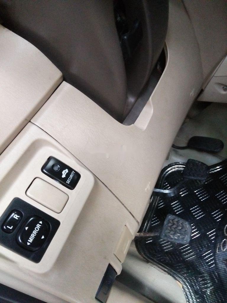 Toyota Innova   2010 - Cần bán lại Toyota Innova đời 2010, màu bạc, xe nhập