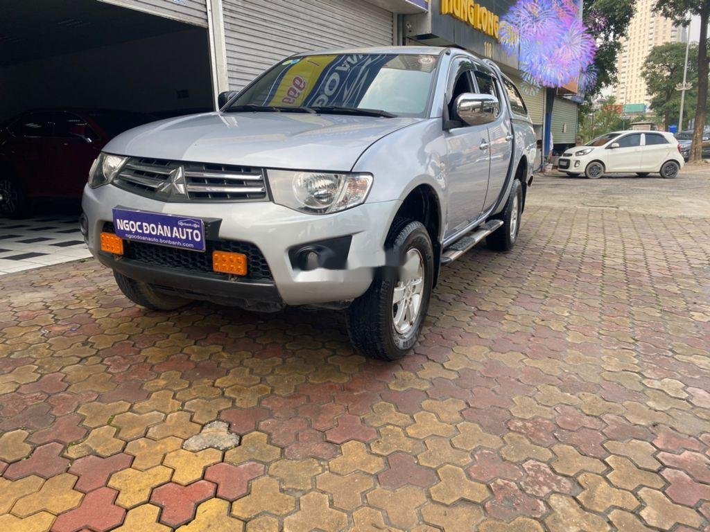 Mitsubishi Triton   GLX 4X2MT  2014 - Cần bán lại xe Mitsubishi Triton GLX 4X2MT năm sản xuất 2014, màu bạc, nhập khẩu Thái Lan, giá chỉ 355 triệu