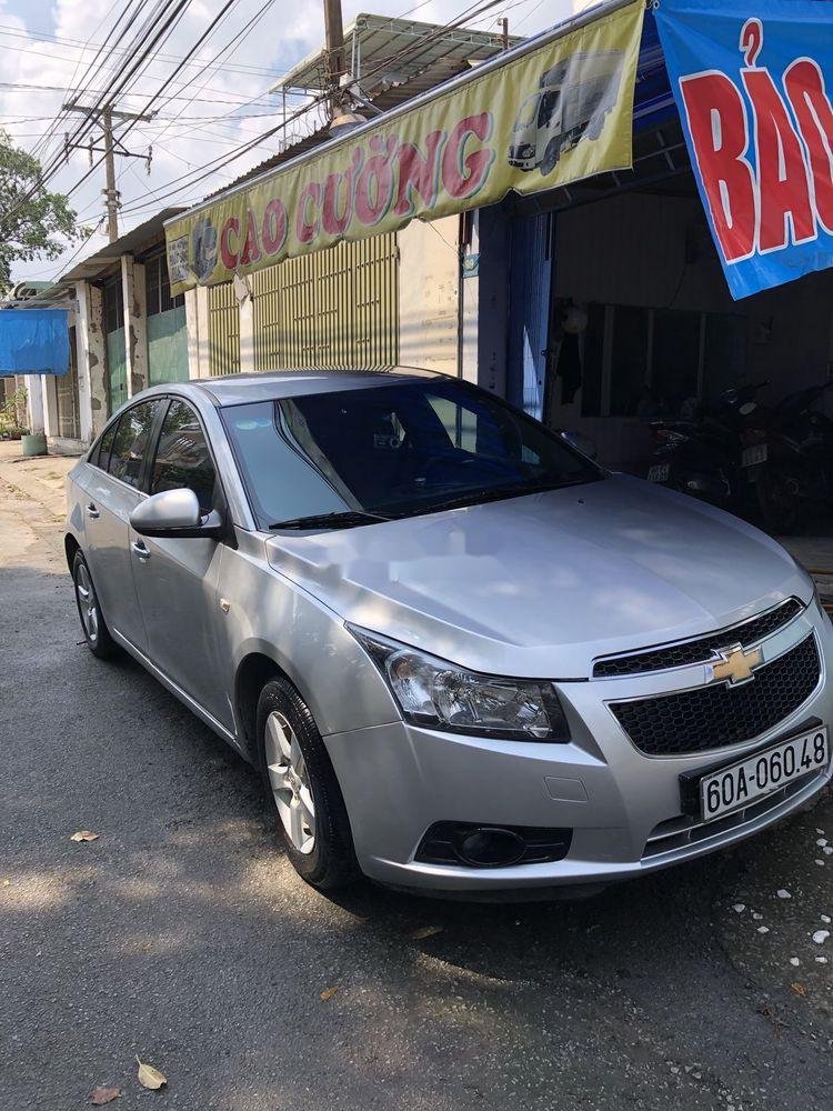 Chevrolet Cruze 2010 - Cần bán xe Chevrolet Cruze đời 2010, màu bạc