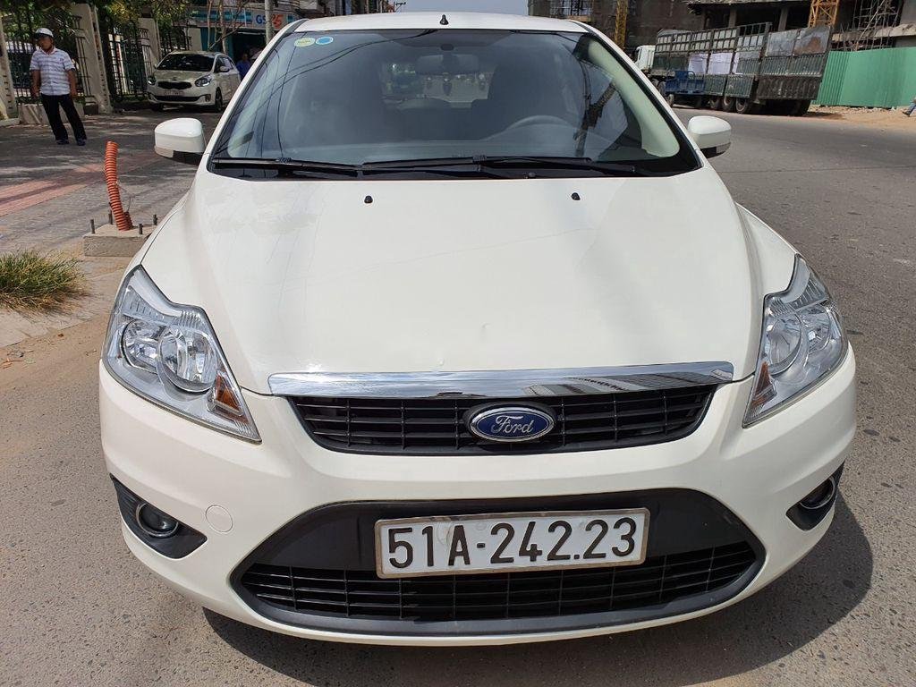 Ford Focus   2011 - Bán xe Ford Focus năm 2011, màu trắng, xe mới 90%