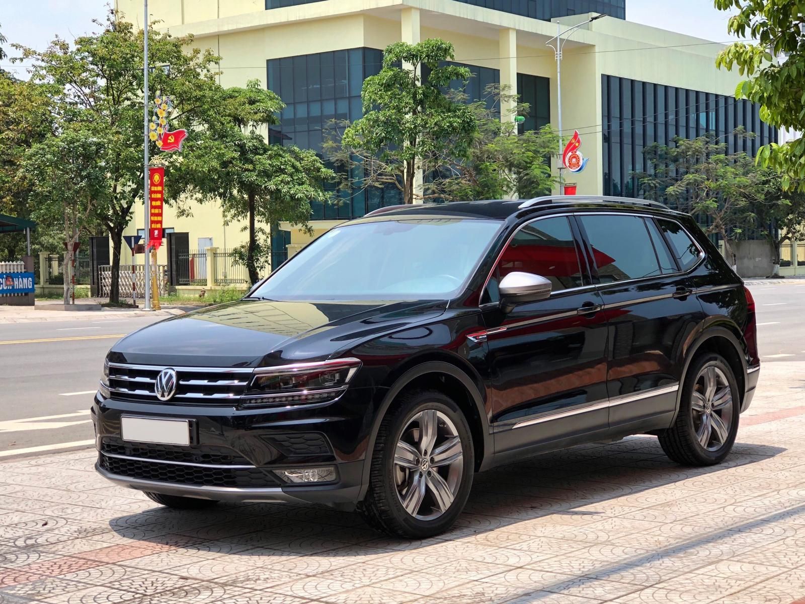 Volkswagen Tiguan 2018 - Hòa Bình Auto cần bán xe Volkswagen Tiguan đời 2019, màu đen, xe siêu lướt