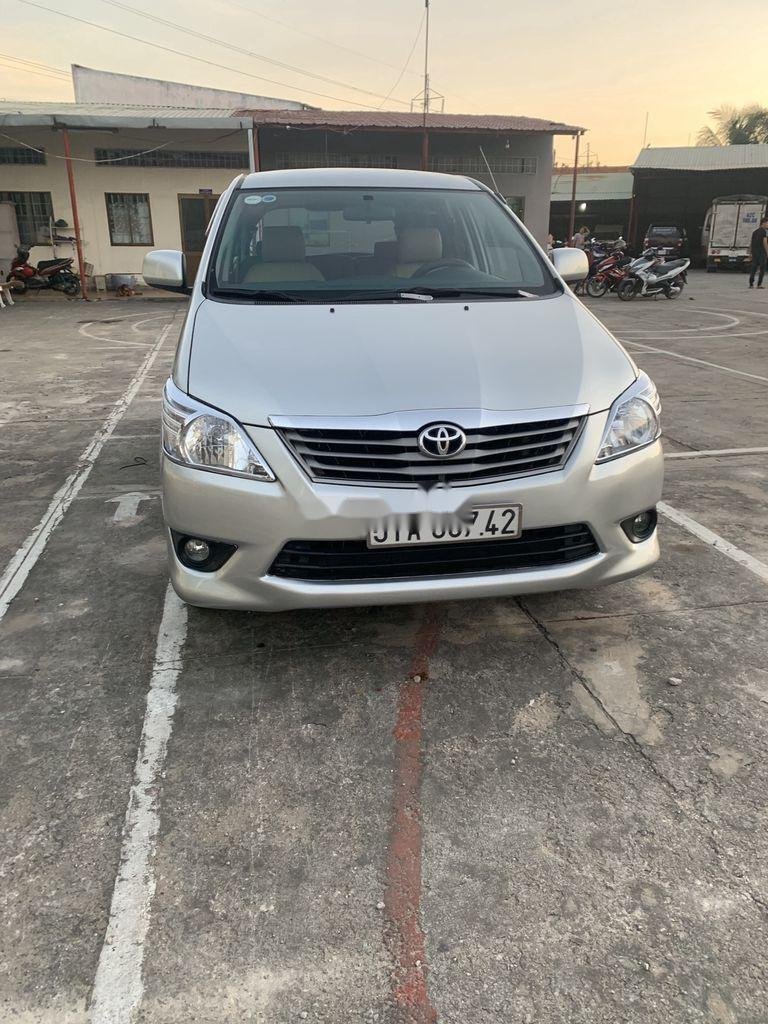 Toyota Innova 2013 - Bán Toyota Innova đời 2013, màu bạc, 415tr