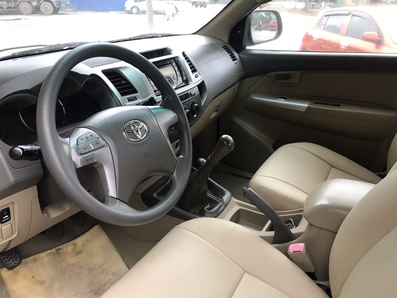 Toyota Hilux 2013 - Bán Toyota Hilux đời 2013, màu bạc, xe cá nhân