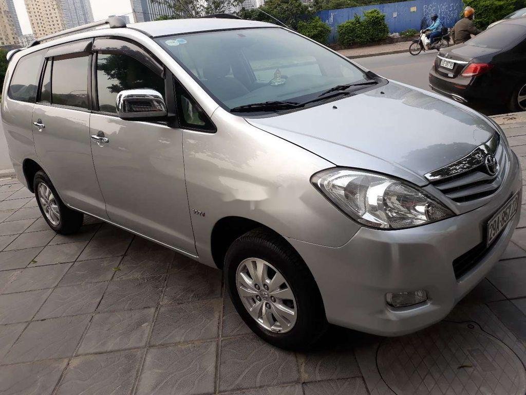 Toyota Innova 2010 - Bán Toyota Innova 2.0G năm 2010, màu bạc chính chủ