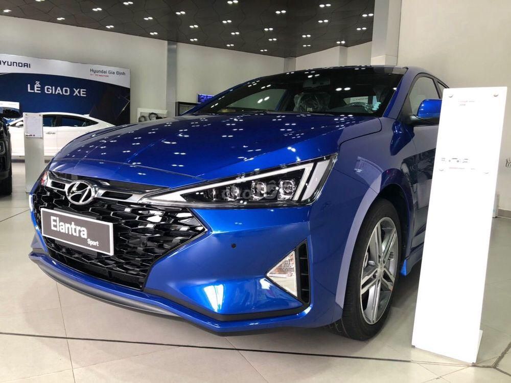 Hyundai Elantra 2019 - Hyundai Elantra 1.6 Turbo năm 2019, màu xanh, 719 triệu