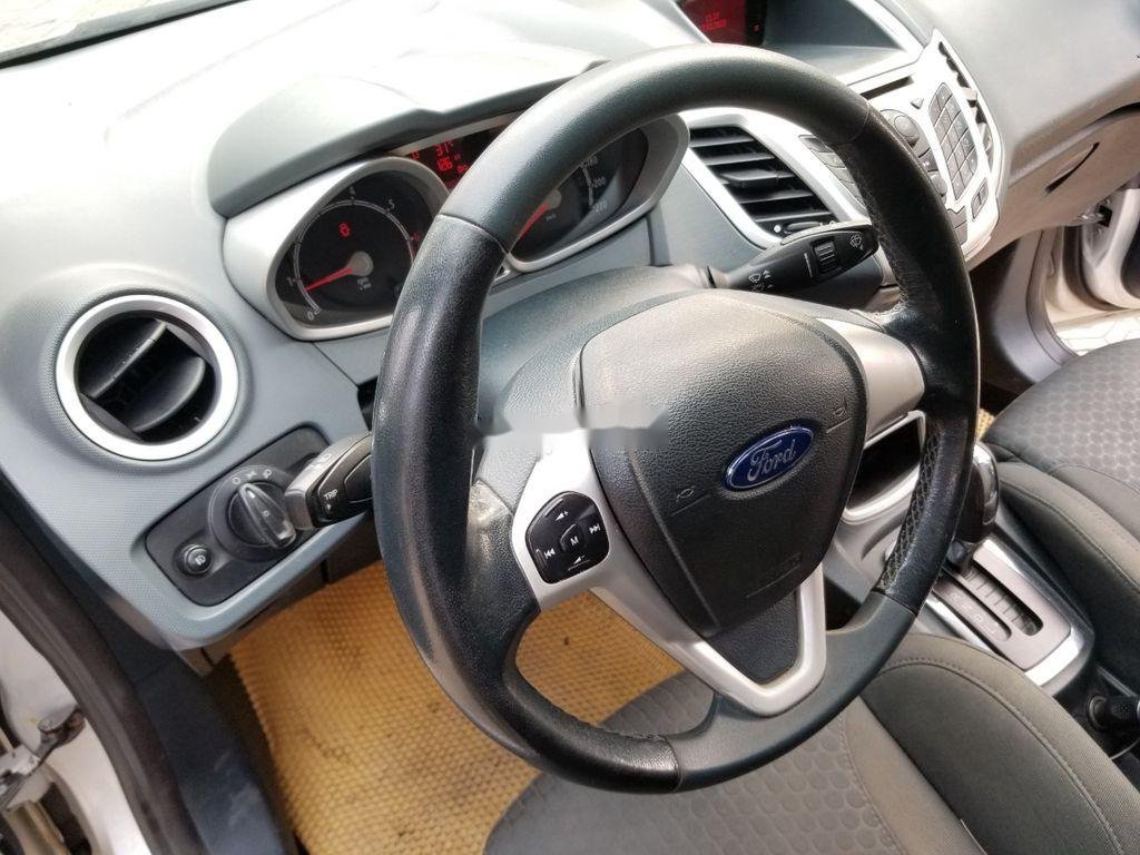 Ford Fiesta 2011 - Cần bán xe Ford Fiesta sản xuất năm 2011, màu bạc giá cạnh tranh