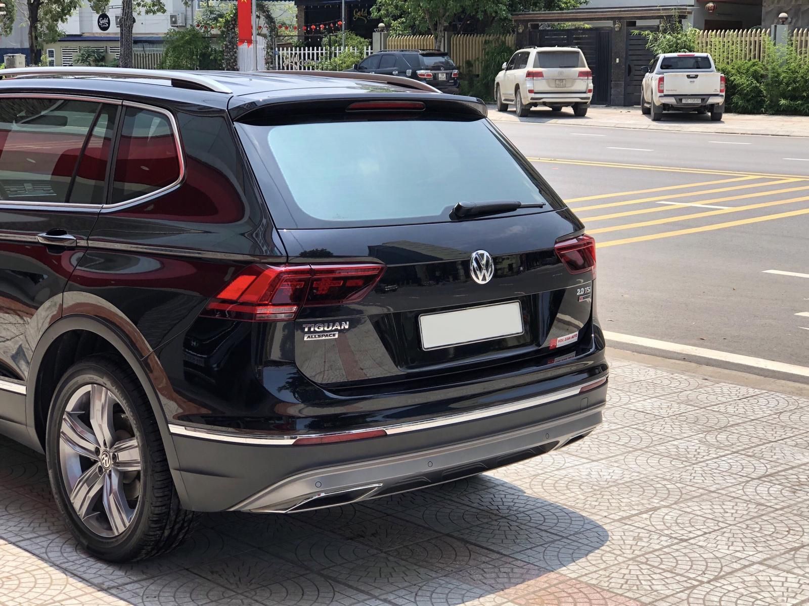 Volkswagen Tiguan 2018 - Hòa Bình Auto cần bán xe Volkswagen Tiguan đời 2019, màu đen, xe siêu lướt