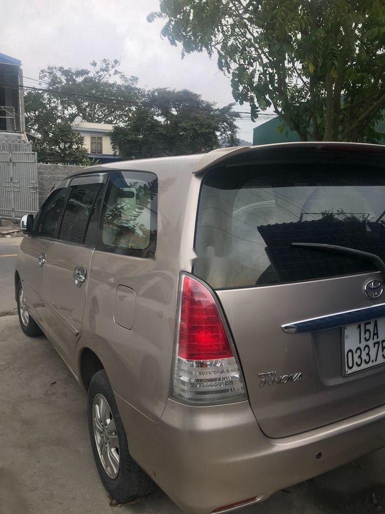 Toyota Innova   2011 - Bán ô tô Toyota Innova 2011, màu bạc, giá cạnh tranh