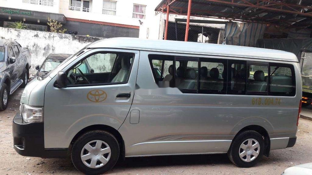 Toyota Hiace   2011 - Bán Toyota Hiace 2011, màu bạc, chính chủ