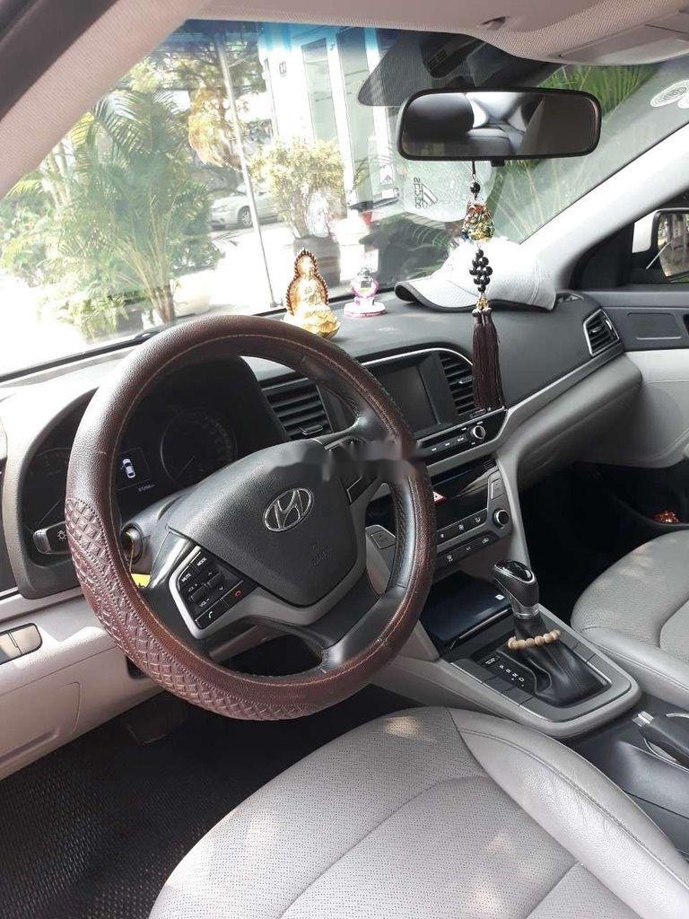 Hyundai Elantra 2018 - Bán xe Hyundai Elantra năm 2018, nhập khẩu nguyên chiếc, giá 550tr