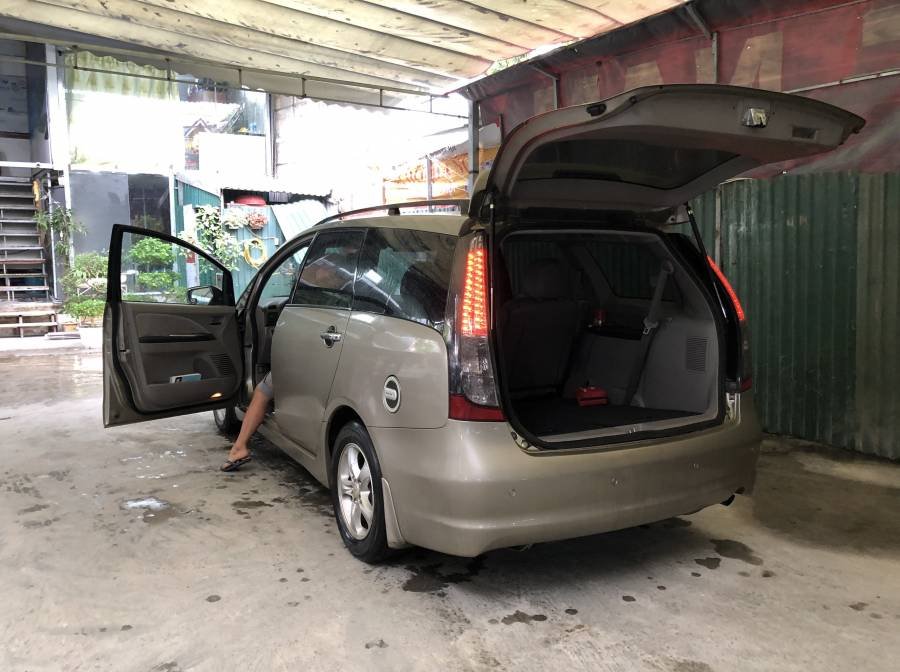 Mitsubishi Grandis 2006 - Bán ô tô Mitsubishi Grandis năm sản xuất 2006, màu vàng, 288 triệu