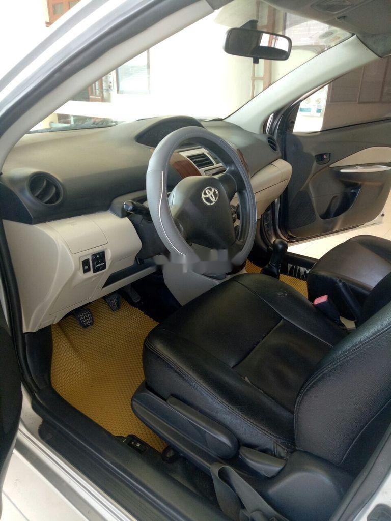 Toyota Vios   2010 - Bán Toyota Vios sản xuất 2010, màu bạc, xe gia đình 