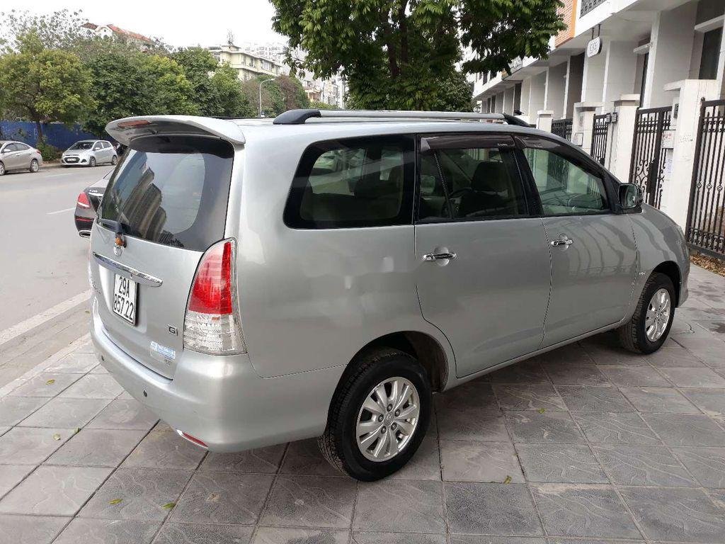 Toyota Innova 2010 - Bán Toyota Innova 2.0G năm 2010, màu bạc chính chủ