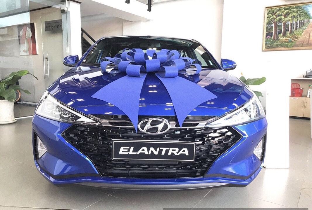 Hyundai Elantra 2019 - Hyundai Elantra 1.6 Turbo năm 2019, màu xanh, 719 triệu