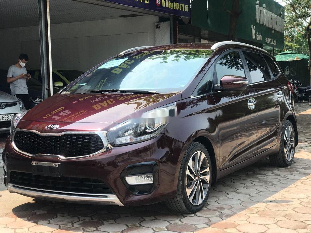 Kia Rondo 2017 - Bán Kia Rondo 2.0 GATH đời 2017, màu đỏ xe gia đình, 585tr