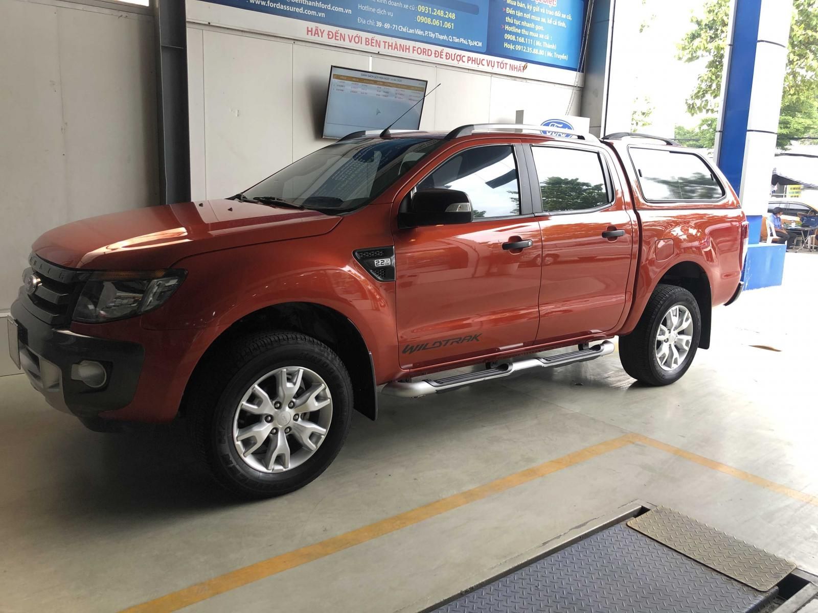 Ford Ranger Wildtrak 2.2 L 2014 - Cần bán gấp Ford Ranger Wildtrak 2.2 L sản xuất năm 2014, màu đỏ