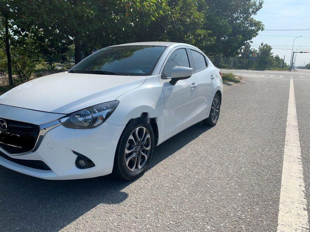 Mazda 2 2015 - Cần bán gấp Mazda 2 đời 2015, màu trắng, xe nhập chính chủ