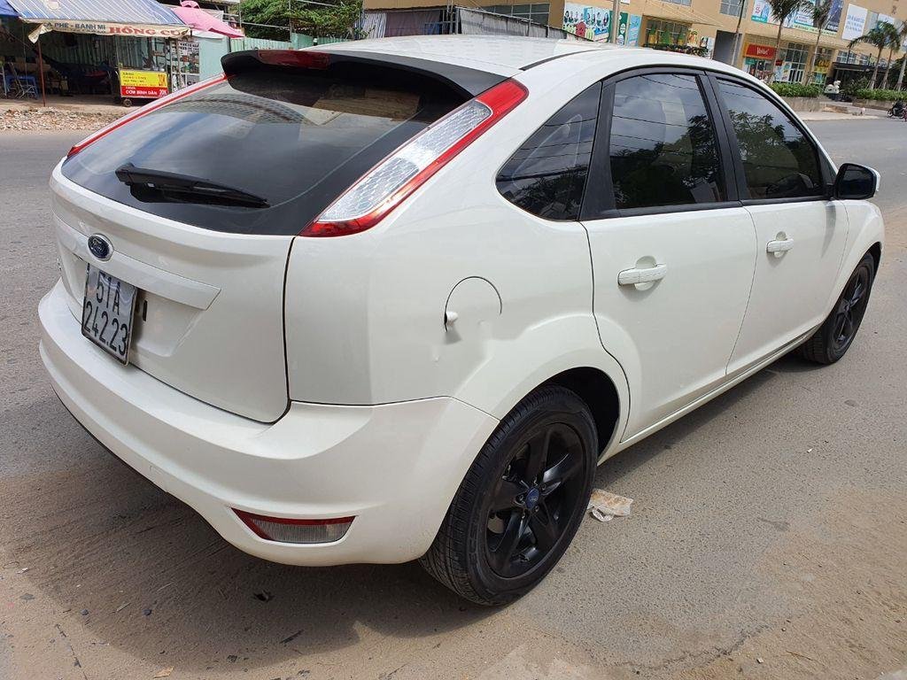 Ford Focus   2011 - Bán xe Ford Focus năm 2011, màu trắng, xe mới 90%