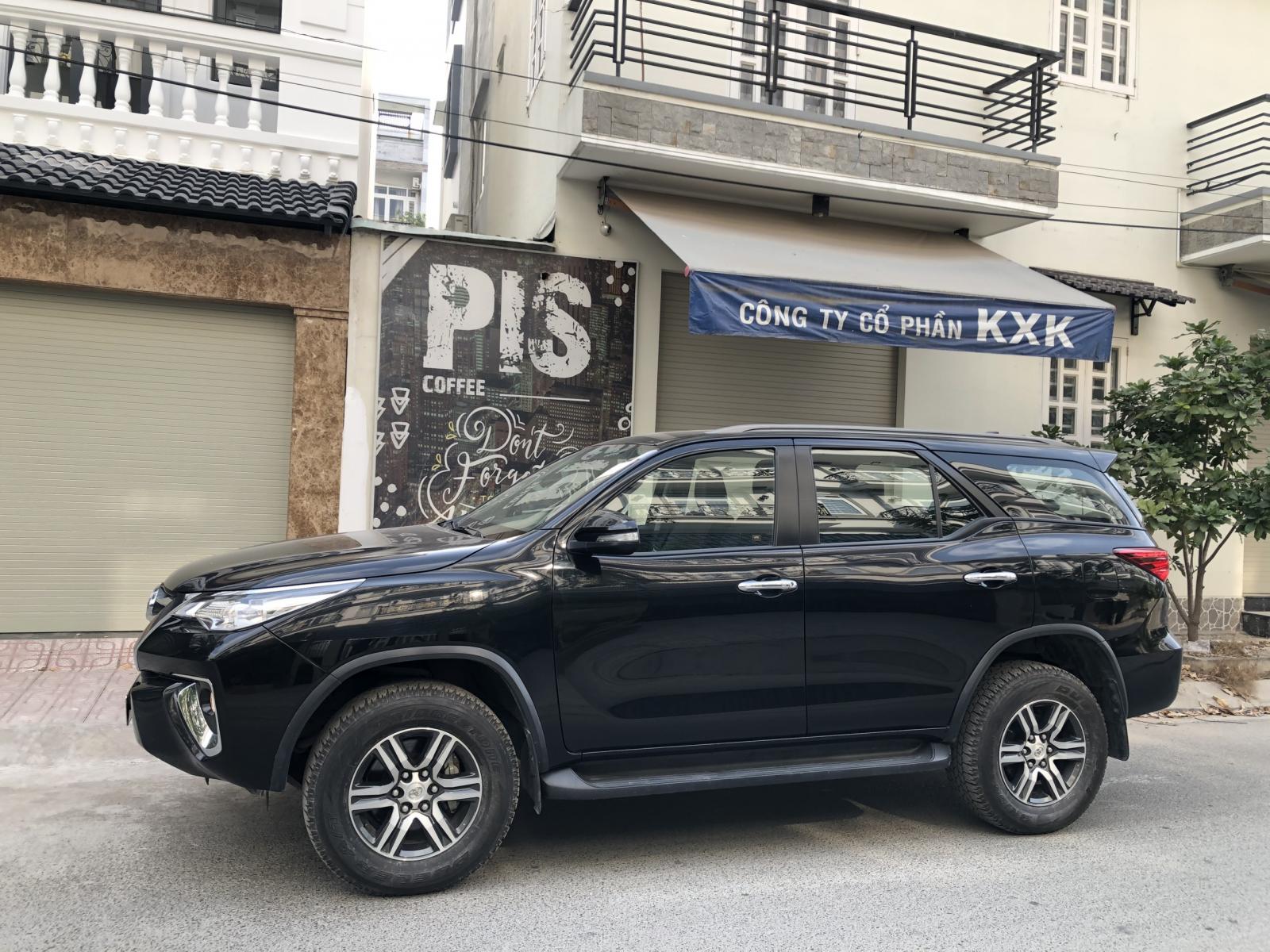 Toyota Fortuner 2018 - Cần bán Toyota Fortuner đời 2018, màu đen, nhập khẩu nguyên chiếc, số tự động