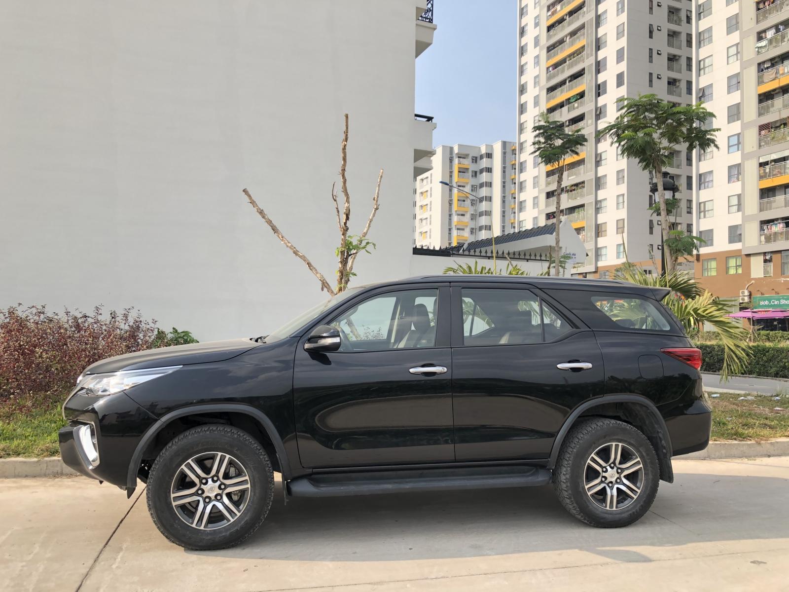 Toyota Fortuner 2018 - Cần bán Toyota Fortuner đời 2018, màu đen, nhập khẩu nguyên chiếc, số tự động