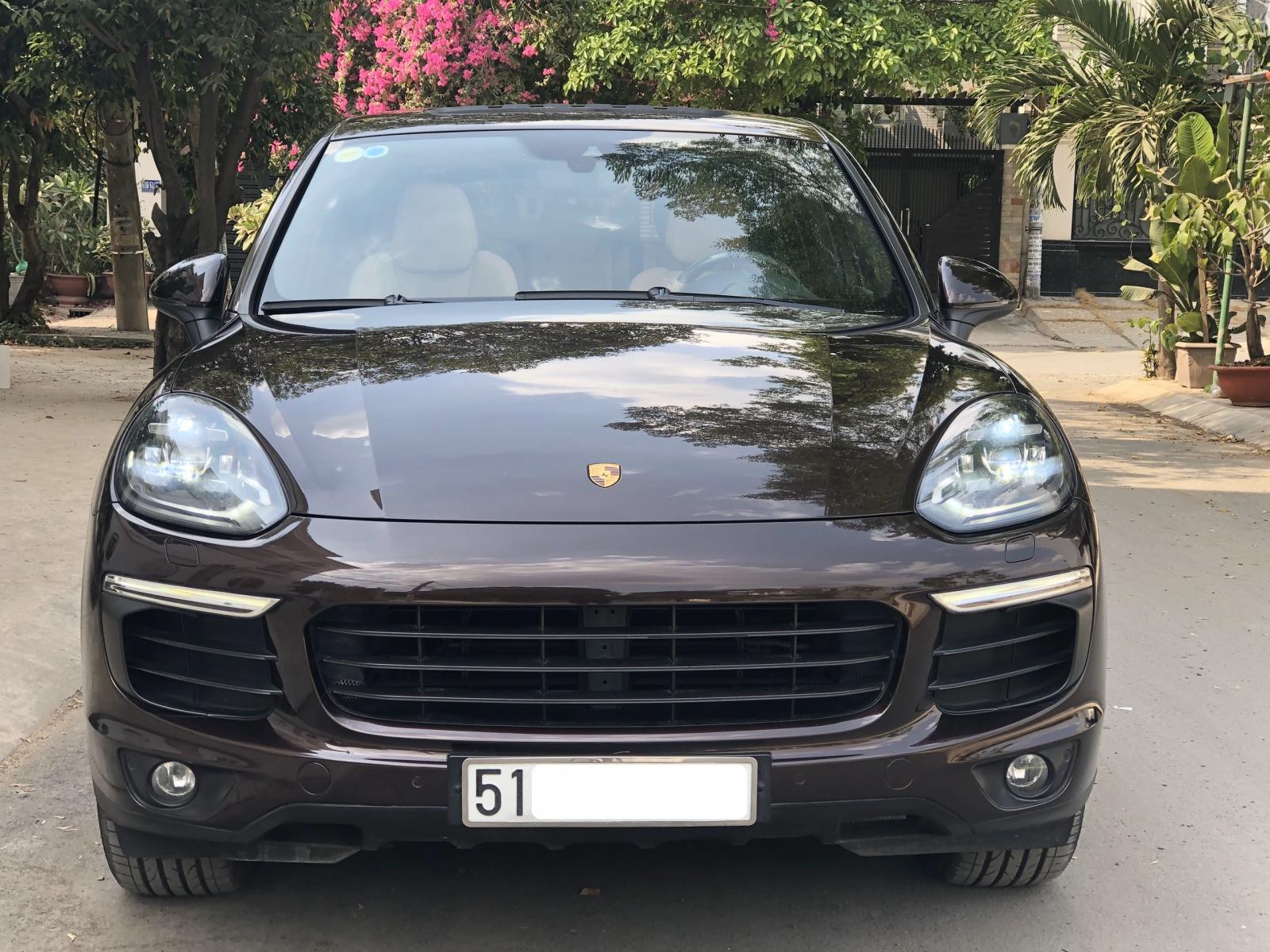 Porsche Cayenne 2015 - Cần bán gấp Porsche Cayenne đời 2015, màu nâu, nhập khẩu chính hãng, xe gia đình