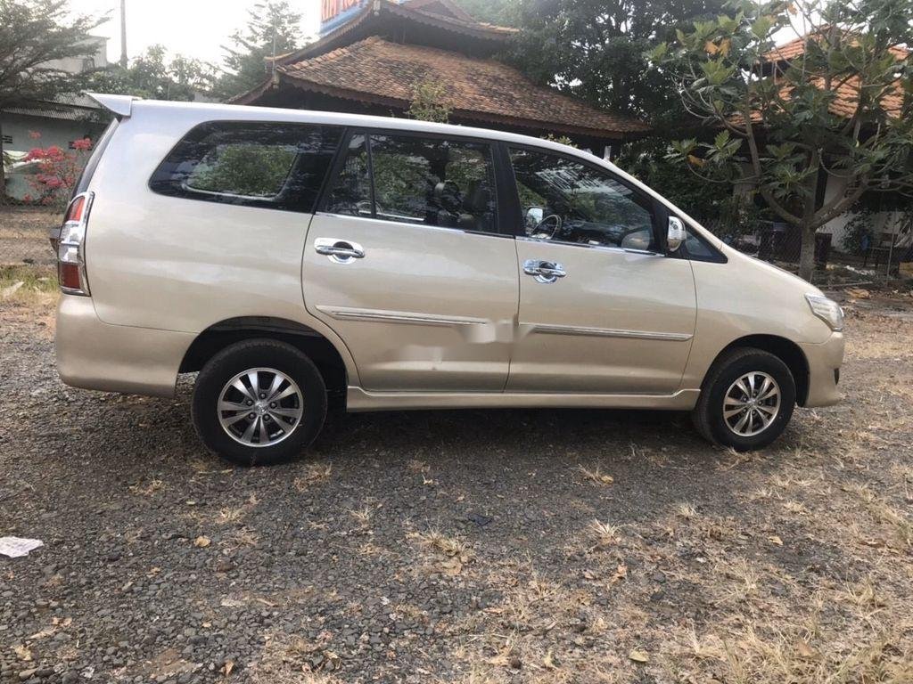 Toyota Innova   2012 - Bán Toyota Innova sản xuất 2012, màu bạc, xe nhập, số sàn