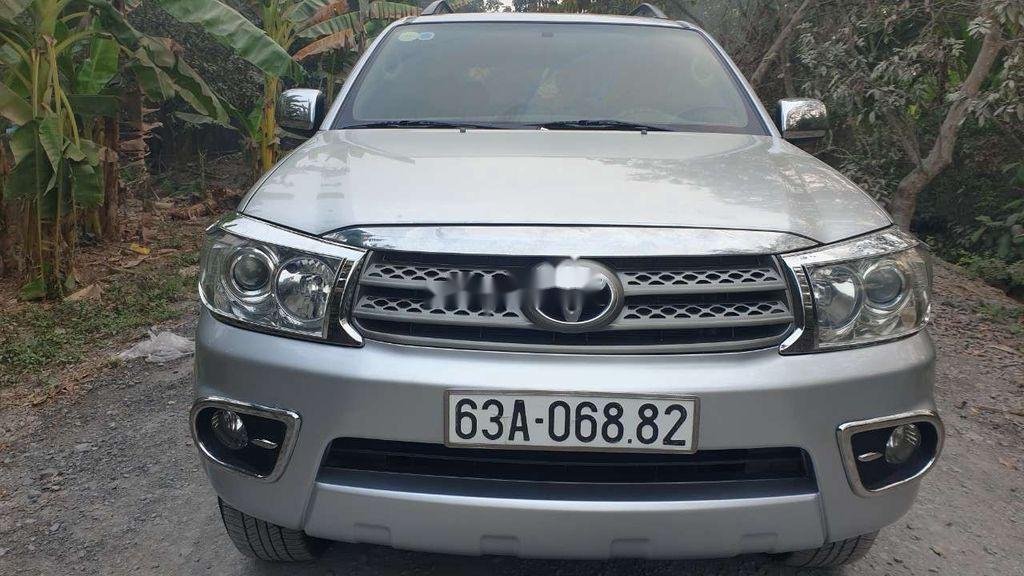 Toyota Fortuner 2.5G 2010 - Bán Toyota Fortuner 2.5G đời 2010, màu bạc, nhập khẩu nguyên chiếc xe gia đình